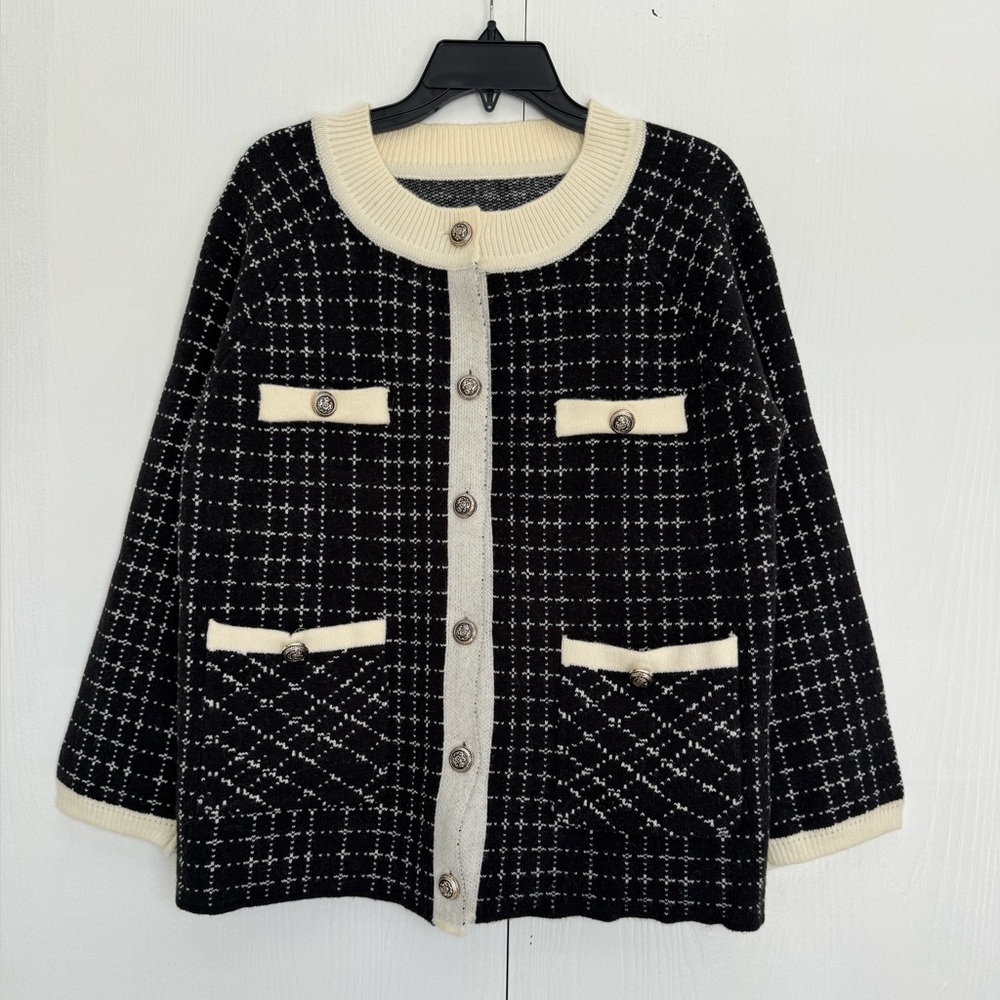 Beautiful faux Gabriel jacket look white trim front pocket button down cardigan